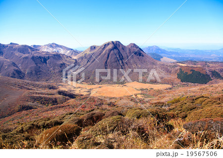 北大船山から見た秋の九重連山 北大船山から見た秋の九重連山 19567506