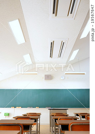 日本の学校の教室(中学校・高校) School classroom in Japan 日本の学校の教室(中学校・高校) School classroom in Japan 19567647