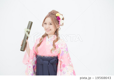 Japanese culture　Graduation ceremonies 19568643
