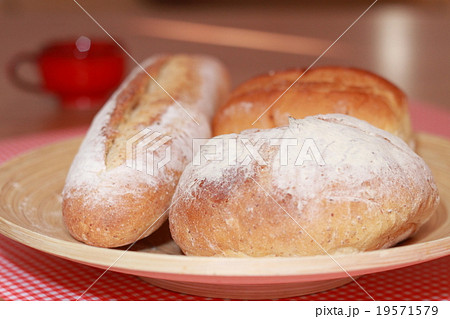 美味しそうなパンとコーヒー 19571579