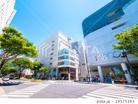 名古屋街並み　大津通　名古屋パルコ店前　スクランブル交差点 19575363