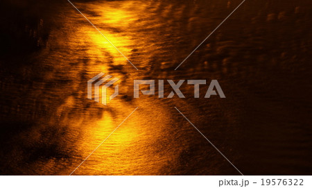 blur golden water 19576322