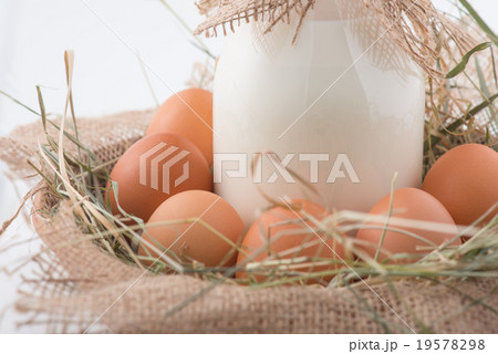 Bottle of milk and eggs in straw nest. Bottle of milk and eggs in straw nest. 19578298