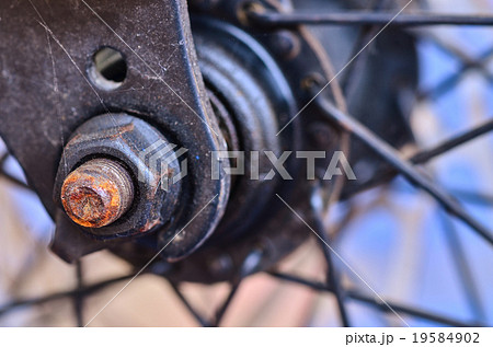 Bicycle front wheel hub 19584902