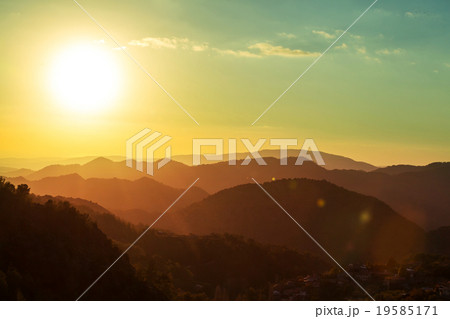 Cyprus mountains 19585171