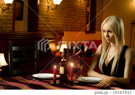solitary woman 19587932