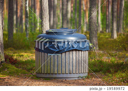 Big refuse bin 19589972