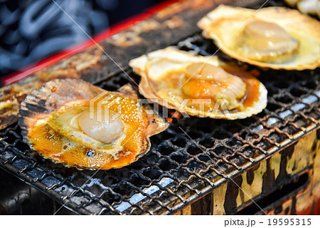 帆立貝炭火焼き 19595315