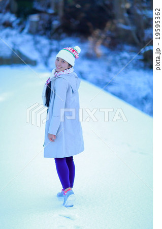 雪の中 雪の中 19595362