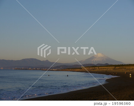 湘南海岸と富士山 19596360