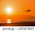 神戸空港の夕景 19597845