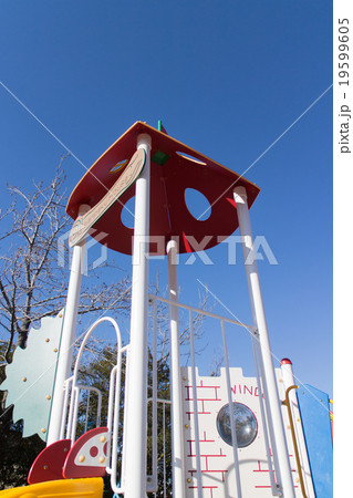 カラフルな公園遊具 カラフルな公園遊具 19599605