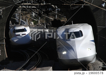 東海道新幹線　すれ違い 19600578