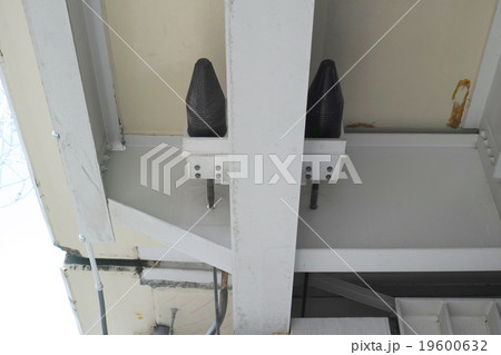 高架道路の落橋防止装置のある下部構造 19600632