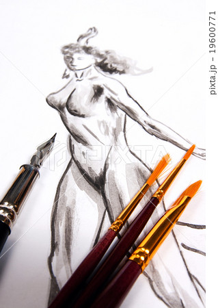 Ink pen and different kinds of brush 19600771