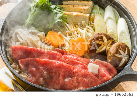普通のすきやき　 sukiyaki with high-quality Japanese food 19602662