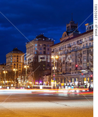 Kreschatik street at night, Kyiv 19602881