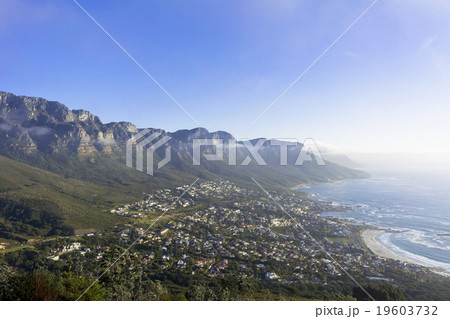 キャンプスベイの街並みと大西洋 19603732