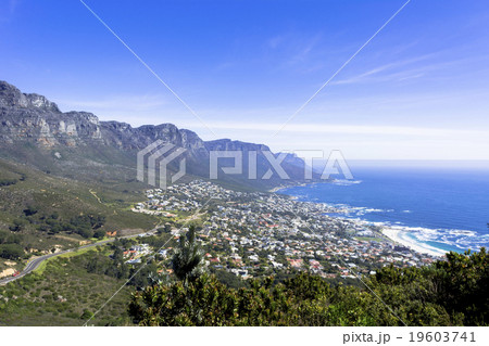 キャンプスベイの街並みと大西洋 19603741