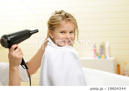 Mother and daughter in the bath room Mother and daughter in the bath room 19604344