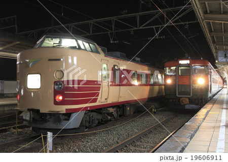 急行形169系電車と特急形189系電車 19606911