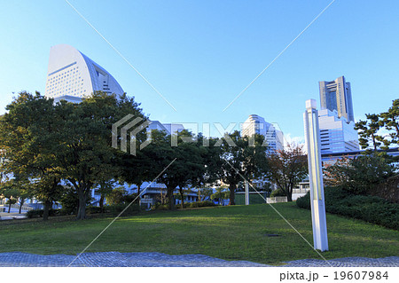 みなとみらいの冬晴れ 19607984