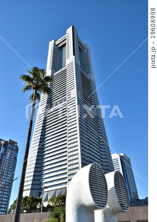 横浜ランドマークタワー（日本丸メモリアルパークより） 19608998