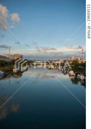 水面に映る風景 水面に映る風景 19609515