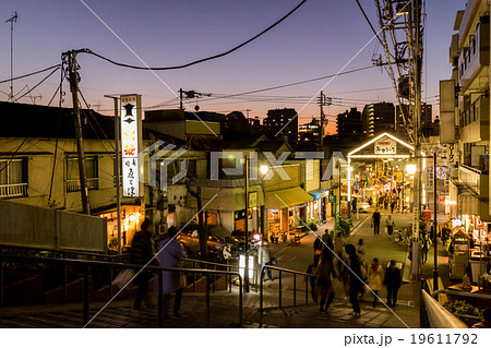 東京都 下町 谷中の夕暮れ風景の写真素材