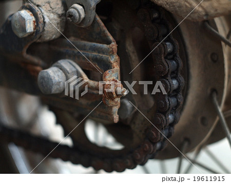 old dirty rustic motorcycle chain on wheel old dirty rustic motorcycle chain on wheel 19611915