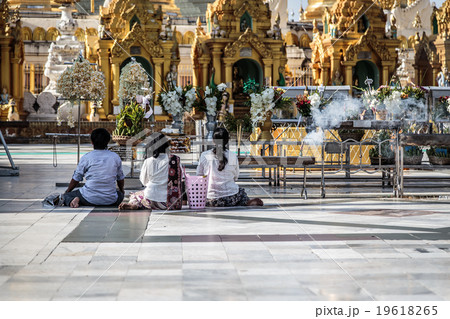 Prayers at Shwedagon Pagoda 19618265