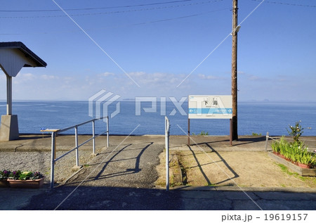 四国愛媛の下灘駅 19619157