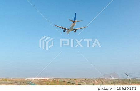 Airplane arriving to the Tenerife airport 19620181
