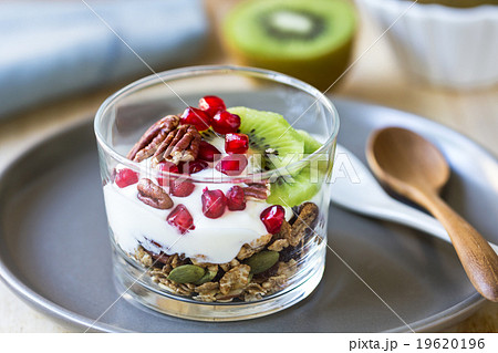 Granola with Greek yogurt ,Kiwi and Pomegranate Granola with Greek yogurt ,Kiwi and Pomegranate 19620196