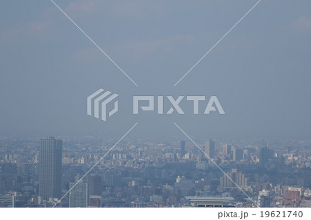 大気汚染　PM2.5　汚染物質　都市風景　高層ビル群　東京都　健康被害　公害　光化学スモッグ 19621740