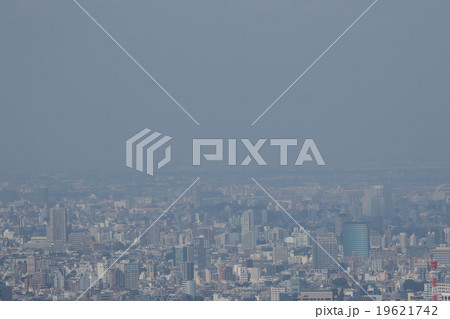 大気汚染　PM2.5　汚染物質　都市風景　高層ビル群　東京都　健康被害　公害　光化学スモッグ 19621742
