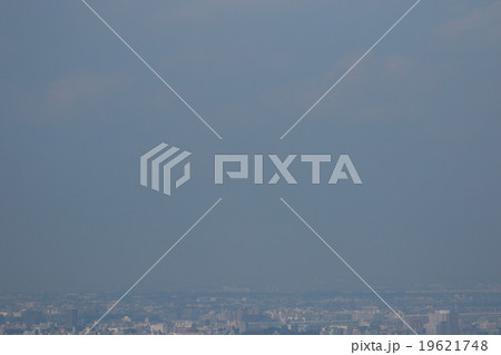 大気汚染　PM2.5　汚染物質　都市風景　高層ビル群　東京都　健康被害　公害　光化学スモッグ 19621748