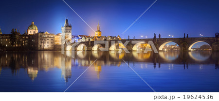 View on Charles Bridge in Prague at night 19624536