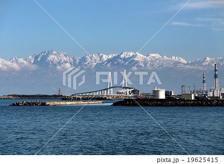 新湊大橋と立山連峰5 19625415