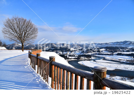 小千谷山本山高原 信濃川雪景色の写真素材