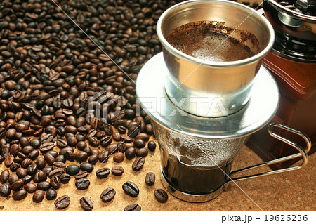 コーヒーを淹れる 19626236