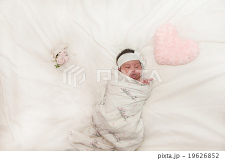 生まれたての赤ちゃん 生後10日目 New Born Baby 生まれたての赤ちゃん 生後10日目 New Born Baby 19626852