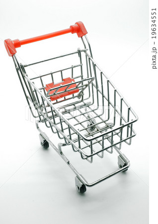 Empty shopping cart, side view 19634551