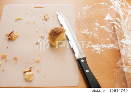 パンとパン切り包丁 19634749