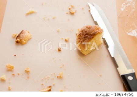 パンとパン切り包丁 19634750