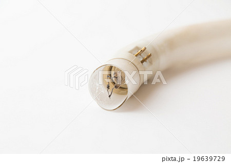 割れた蛍光灯の写真素材 19639729 Pixta