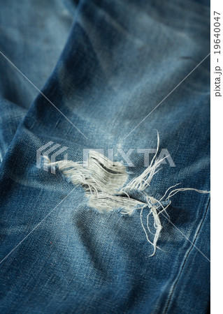 古いジーンズ 穴あき 古いジーンズ 穴あき 19640047