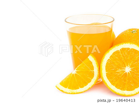 Orange juice and slices orange isolated on white 19640413