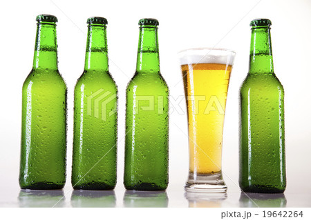 Beer bottle and glass, bright vibrant alcohol  19642264