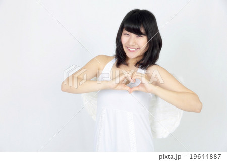 若い女性　天使 19644887